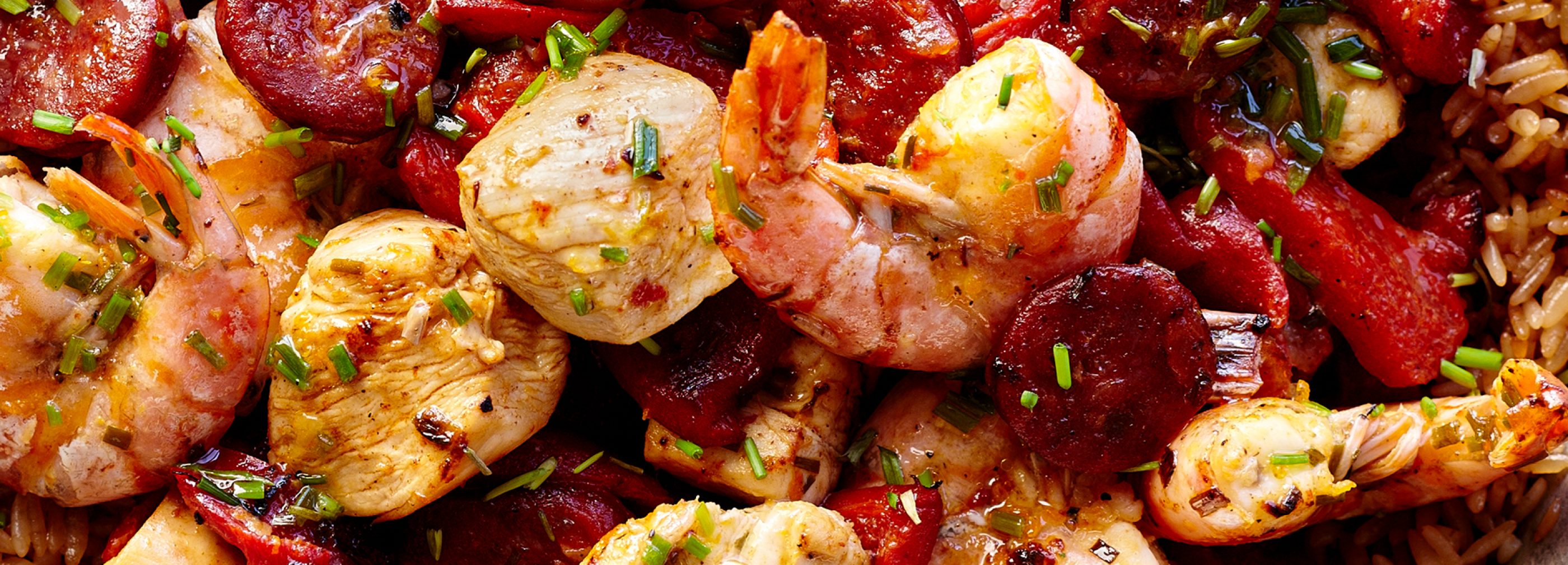 Paëlla aux crevettes, poulet et chorizo